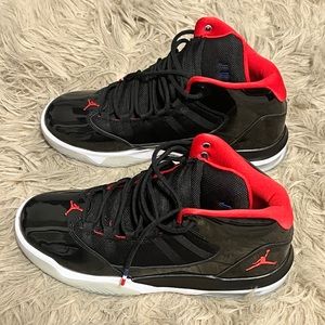 Black and Red Jordan Max Aura GS | Size 7